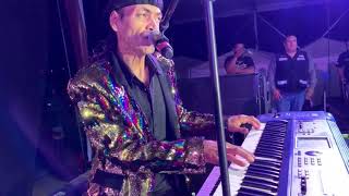 Pequeños Musical - Romántico Incurable, Loco Solitario (En Vivo)